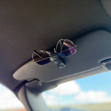 solglasögonhållare monterad