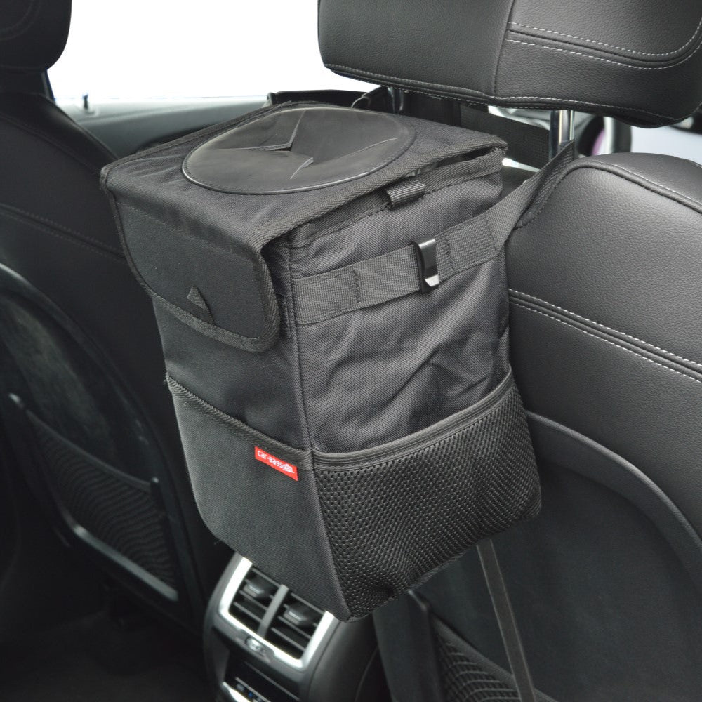 Soptunna från Car-Bags monterad på baksätet i en bil